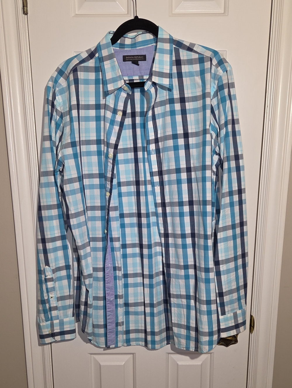 Banana Republic Men's Light Blue and Navy Plaid Button-Down Shirt